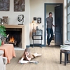 Piso Laminado Quick Step Impressive 8mm Carvalho Bege Serrado IM 1857